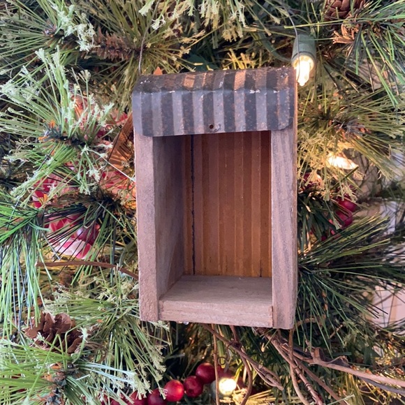 New The Hearthside Collection Inc 6 in. Rustic Tin Roof Wood Barn Tree Ornament - Picture 1 of 15